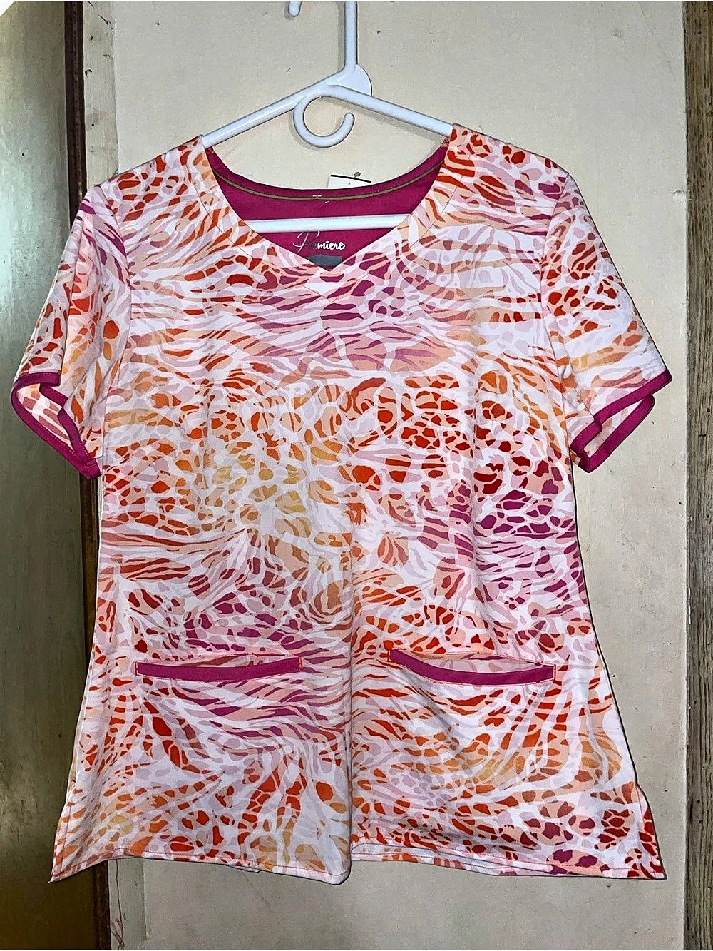 Premiere Abstract Print Short Sleeve Scrub Top Size Large NWT